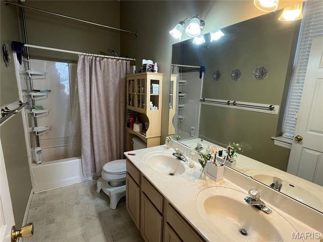 1939 Senate Street, St Louis, MO 63118