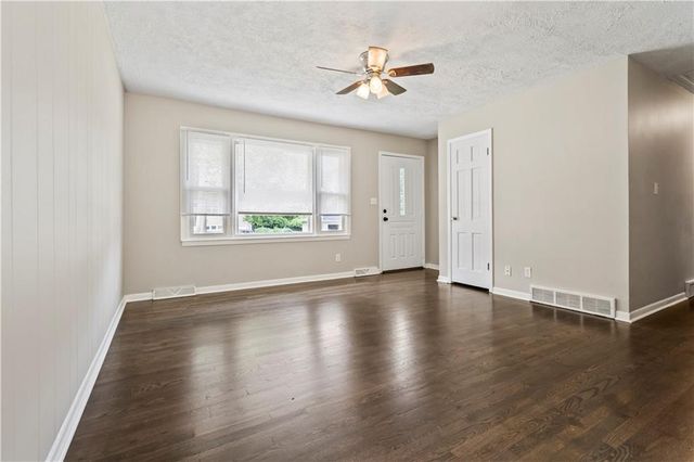 4537 NE 56th Street, Kansas City, MO 64119