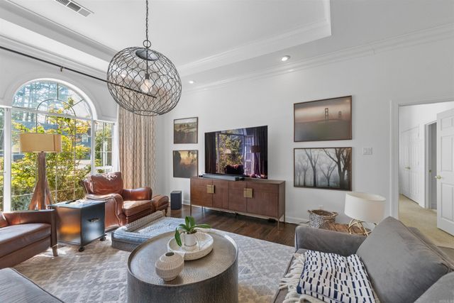 10 Woodland Dr, Jacksonville, AR 72076