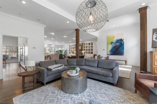 10 Woodland Dr, Jacksonville, AR 72076