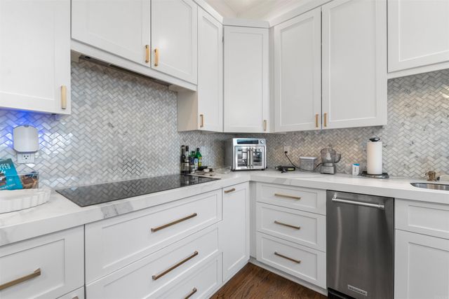 10 Woodland Dr, Jacksonville, AR 72076