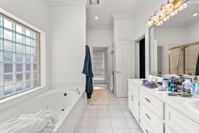 10 Woodland Dr, Jacksonville, AR 72076