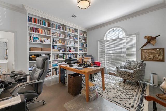 10 Woodland Dr, Jacksonville, AR 72076