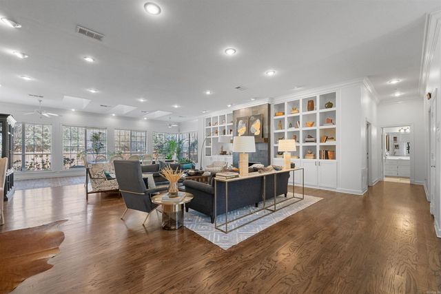 10 Woodland Dr, Jacksonville, AR 72076