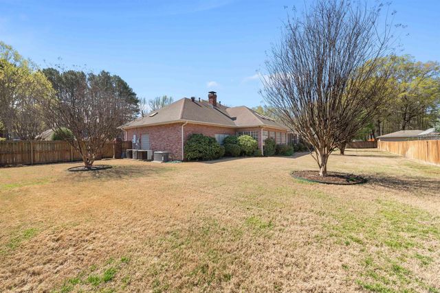 10 Woodland Dr, Jacksonville, AR 72076