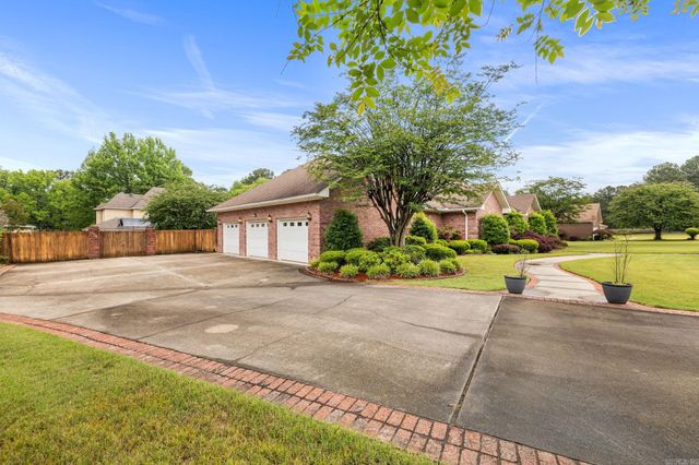 10 Woodland Dr, Jacksonville, AR 72076