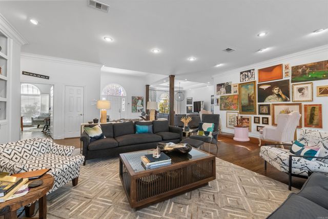 10 Woodland Dr, Jacksonville, AR 72076