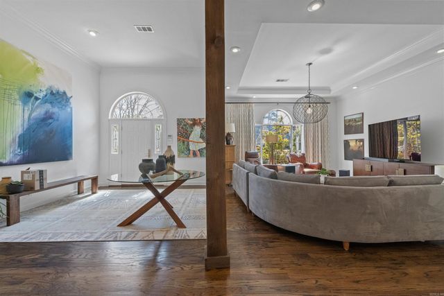 10 Woodland Dr, Jacksonville, AR 72076