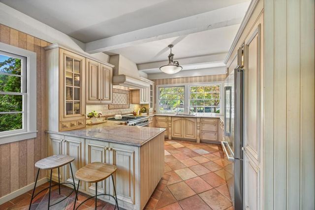 828 Blandford Boulevard, Redwood City, CA 94062