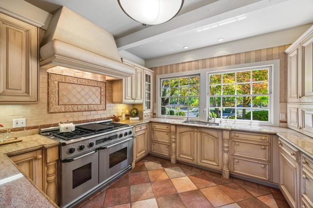 828 Blandford Boulevard, Redwood City, CA 94062