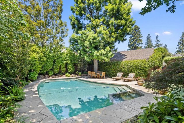 828 Blandford Boulevard, Redwood City, CA 94062