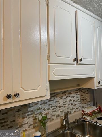 190 Oakwood Circle, Stockbridge, GA 30281