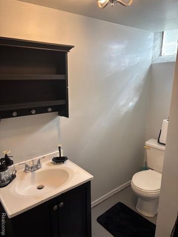 23040 Church Street, Oak Park, MI 48237