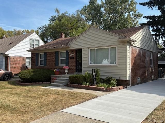 23040 Church Street, Oak Park, MI 48237