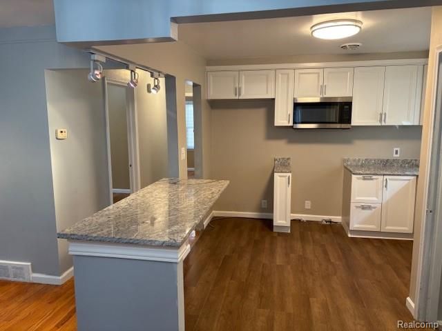 23040 Church Street, Oak Park, MI 48237
