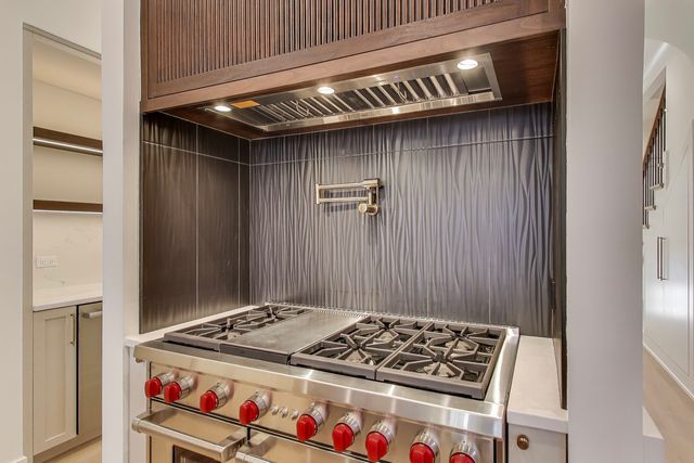 2036 W ERIE Street, Chicago, IL 60612