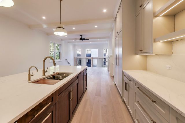 2036 W ERIE Street, Chicago, IL 60612