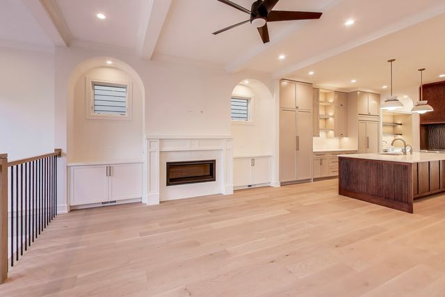 2036 W ERIE Street, Chicago, IL 60612