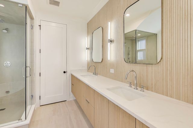 2036 W ERIE Street, Chicago, IL 60612