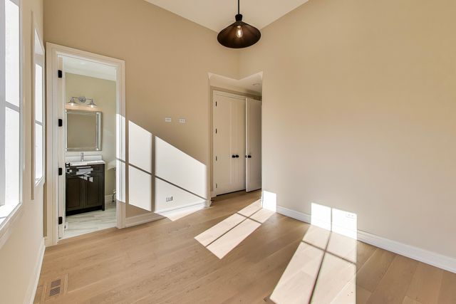 2036 W ERIE Street, Chicago, IL 60612