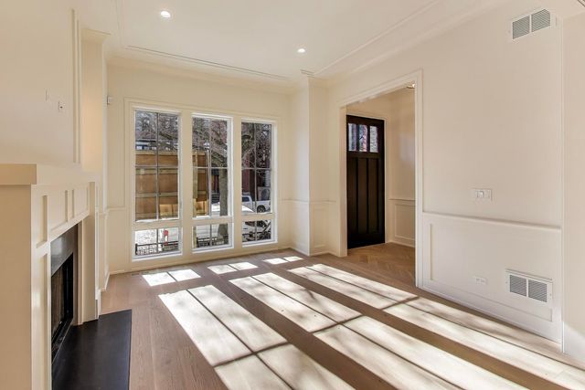 2036 W ERIE Street, Chicago, IL 60612