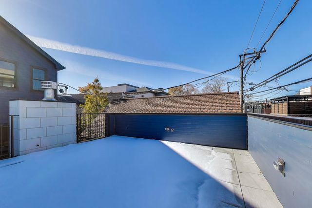 2036 W ERIE Street, Chicago, IL 60612