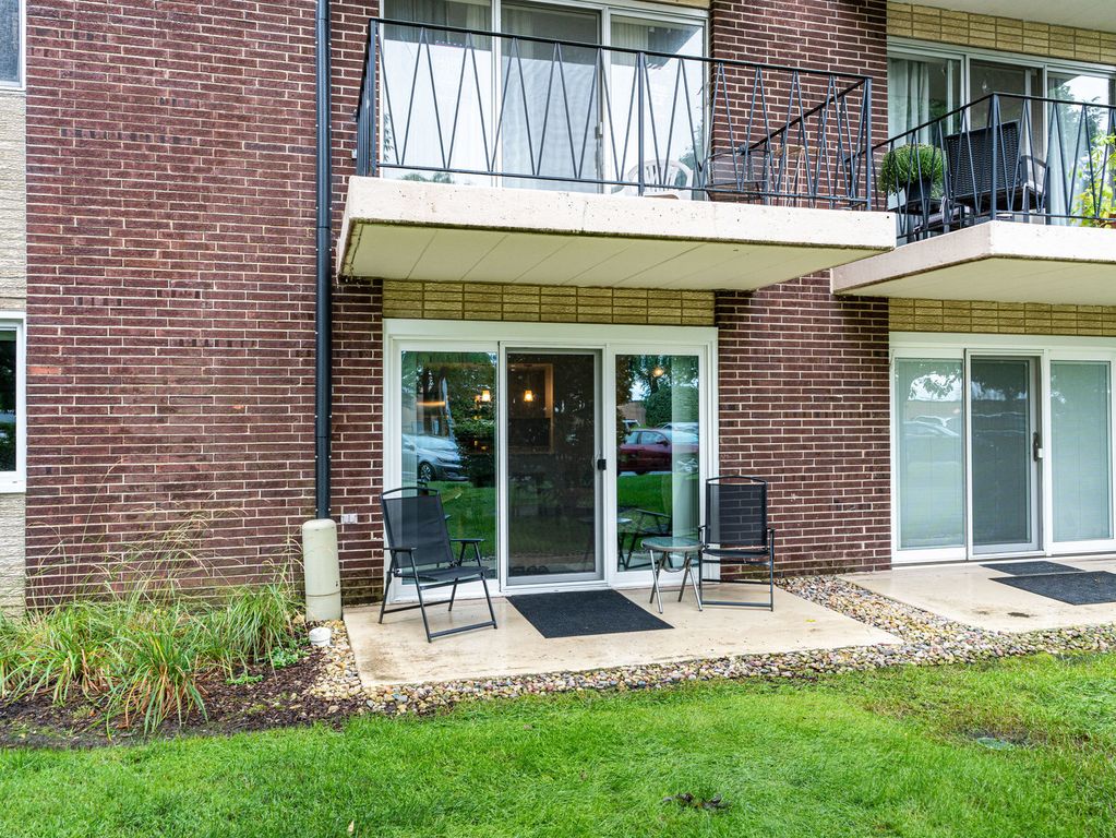 5300 Walnut Avenue 17A, Downers Grove, IL 60515 — exterior