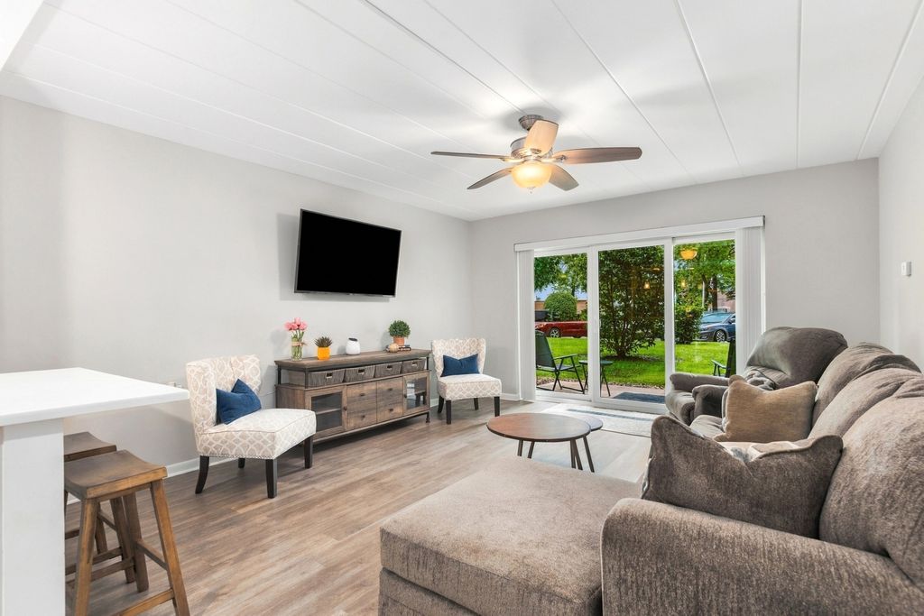 5300 Walnut Avenue 17A, Downers Grove, IL 60515 — photo 3