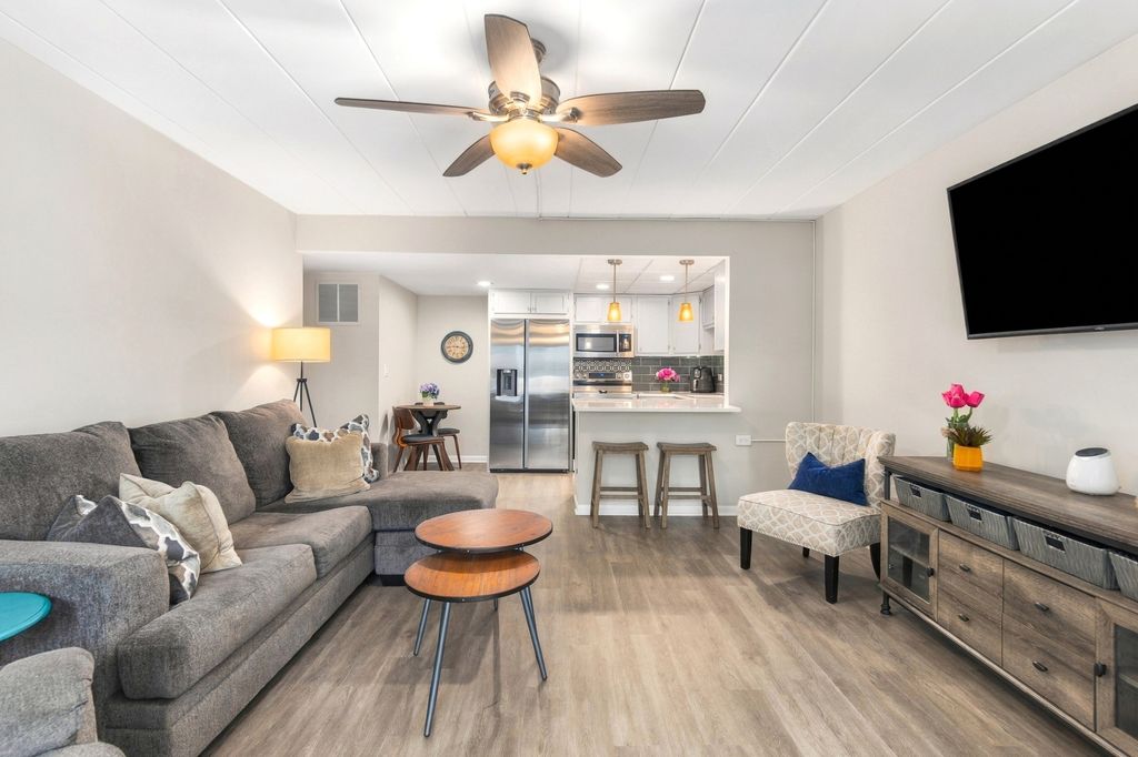 5300 Walnut Avenue 17A, Downers Grove, IL 60515 — photo 4
