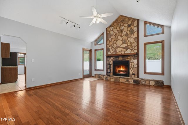 790 Fall Creek Road, Blountville, TN 37617