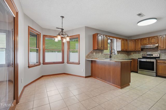 790 Fall Creek Road, Blountville, TN 37617