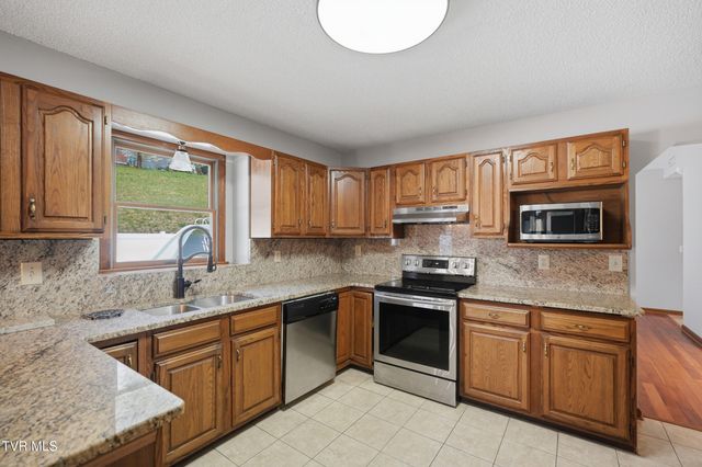 790 Fall Creek Road, Blountville, TN 37617