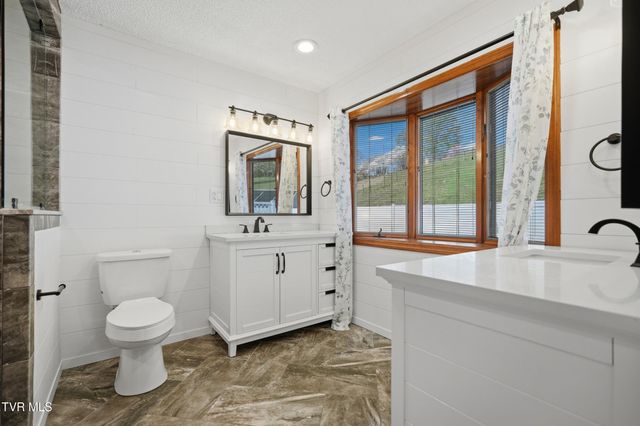 790 Fall Creek Road, Blountville, TN 37617