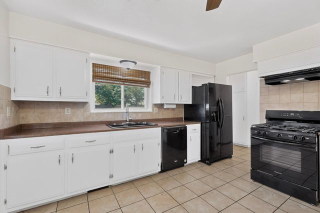 9308 Las Calabazillas Road NE, Albuquerque, NM 87111