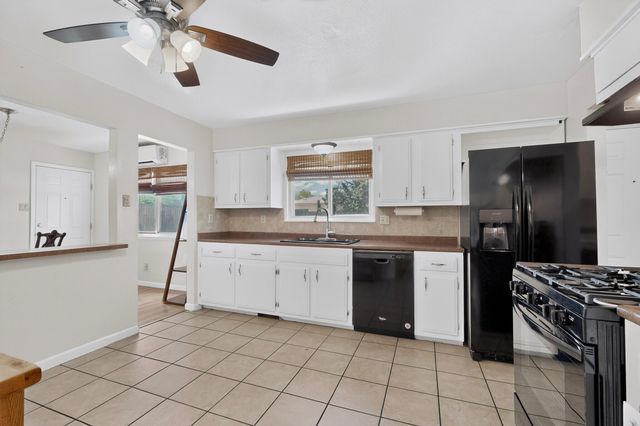 9308 Las Calabazillas Road NE, Albuquerque, NM 87111