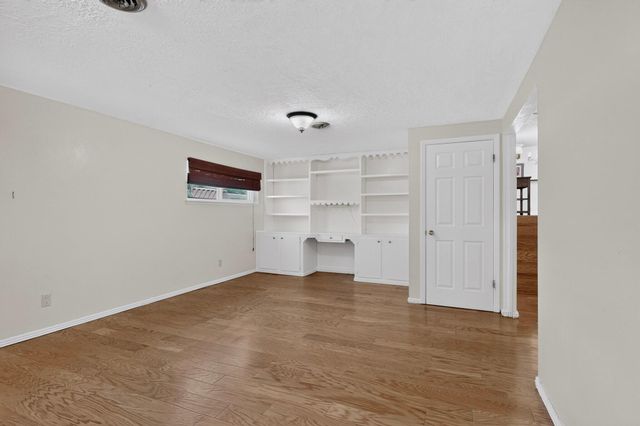 9308 Las Calabazillas Road NE, Albuquerque, NM 87111