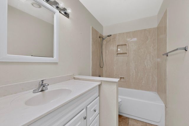 9308 Las Calabazillas Road NE, Albuquerque, NM 87111