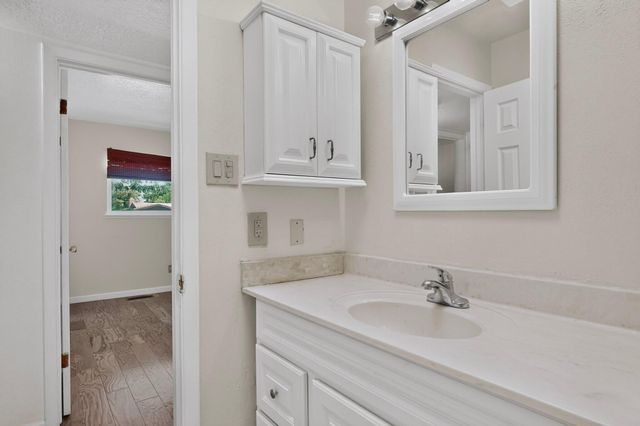 9308 Las Calabazillas Road NE, Albuquerque, NM 87111