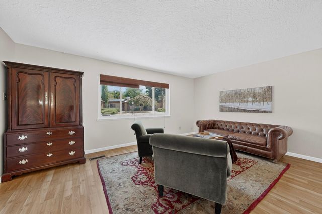 9308 Las Calabazillas Road NE, Albuquerque, NM 87111