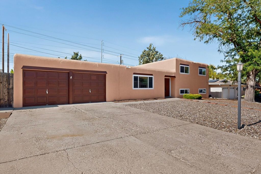 9308 Las Calabazillas Road NE, Albuquerque, NM 87111