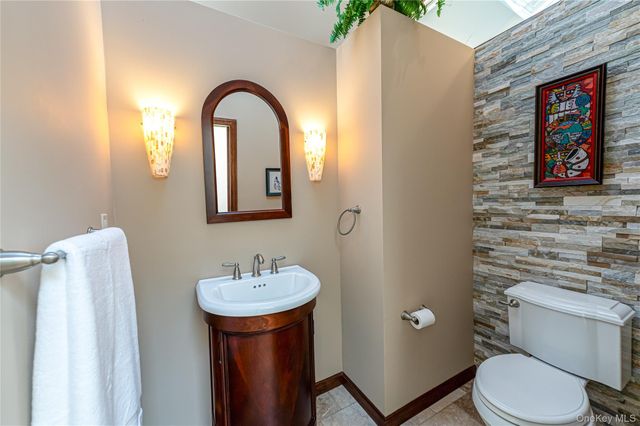 282 Belvedere Drive, Oakdale, NY 11769