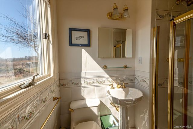 282 Belvedere Drive, Oakdale, NY 11769