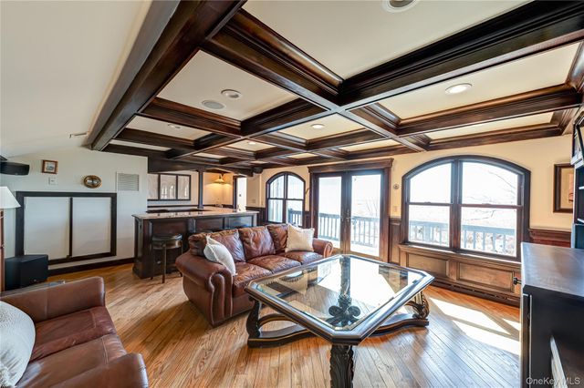 282 Belvedere Drive, Oakdale, NY 11769