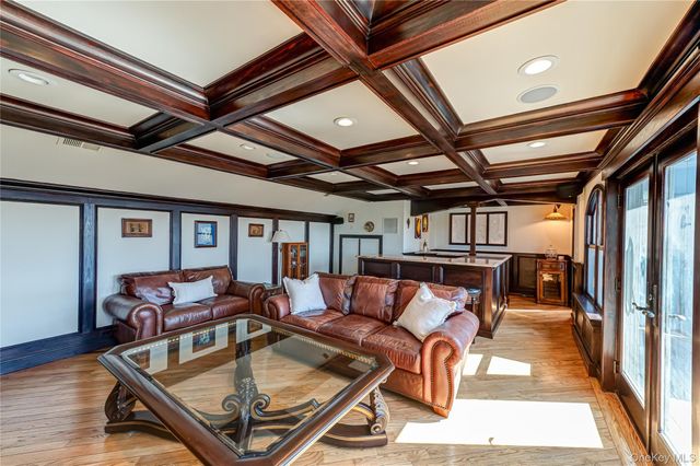 282 Belvedere Drive, Oakdale, NY 11769