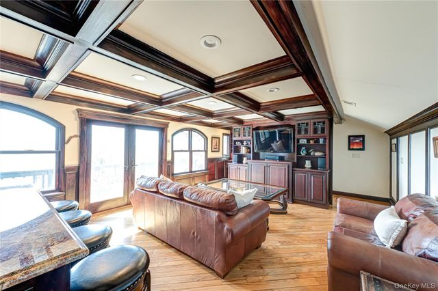 282 Belvedere Drive, Oakdale, NY 11769