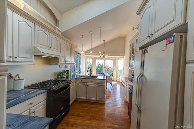 282 Belvedere Drive, Oakdale, NY 11769