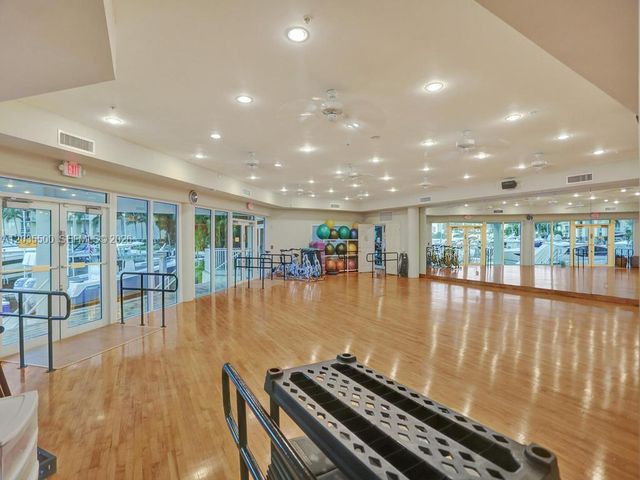 3370 Hidden Bay Dr 2107, Aventura, FL 33180