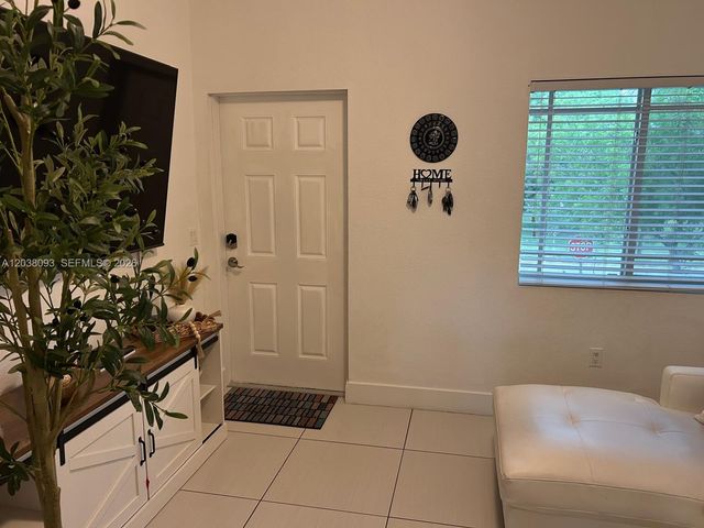 106 SE 9th Ct 201, Hallandale Beach, FL 33009