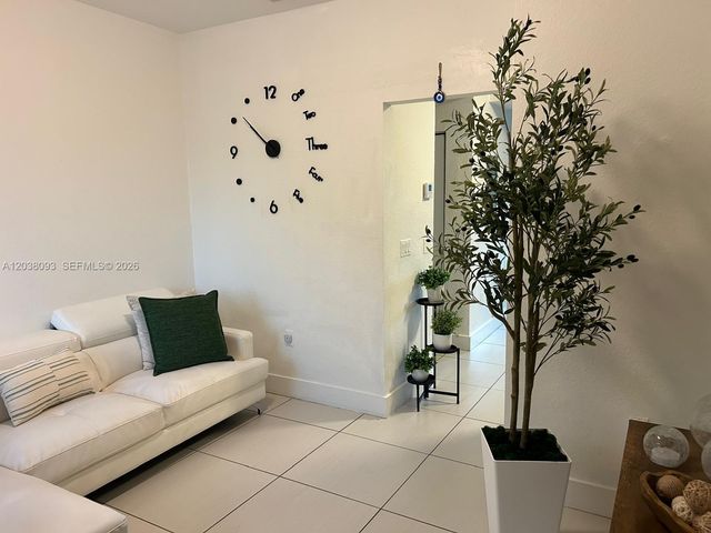106 SE 9th Ct 201, Hallandale Beach, FL 33009