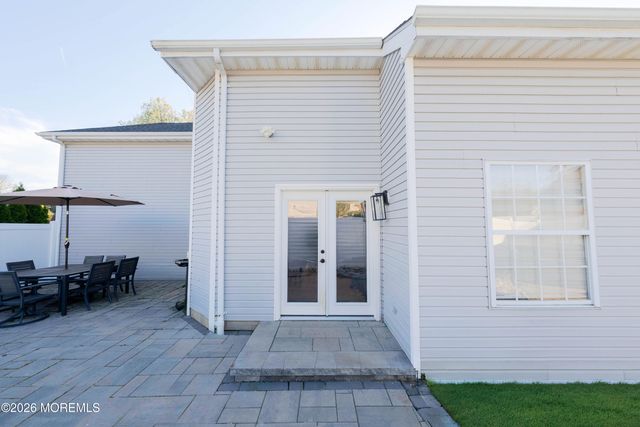 19 Kentucky Way, Freehold, NJ 07728